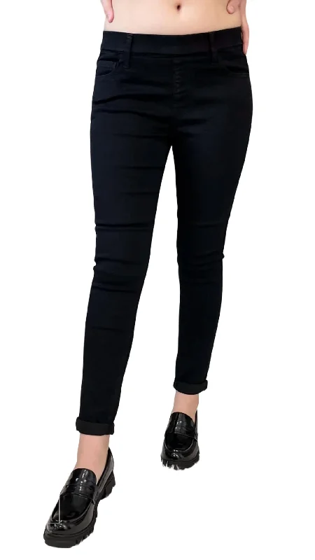 Skinny Pull On Jeans In Black